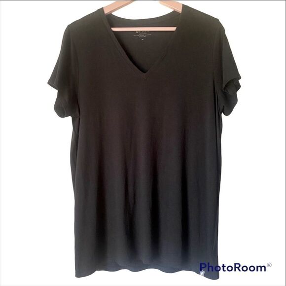 Figs Black Super Soft Prima Cotton Blend V-Neck top - Picture 1 of 9